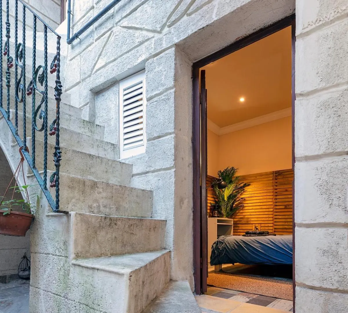 3Min To The Historical Elevator,Quiet And Peaceful Apartment Izmir